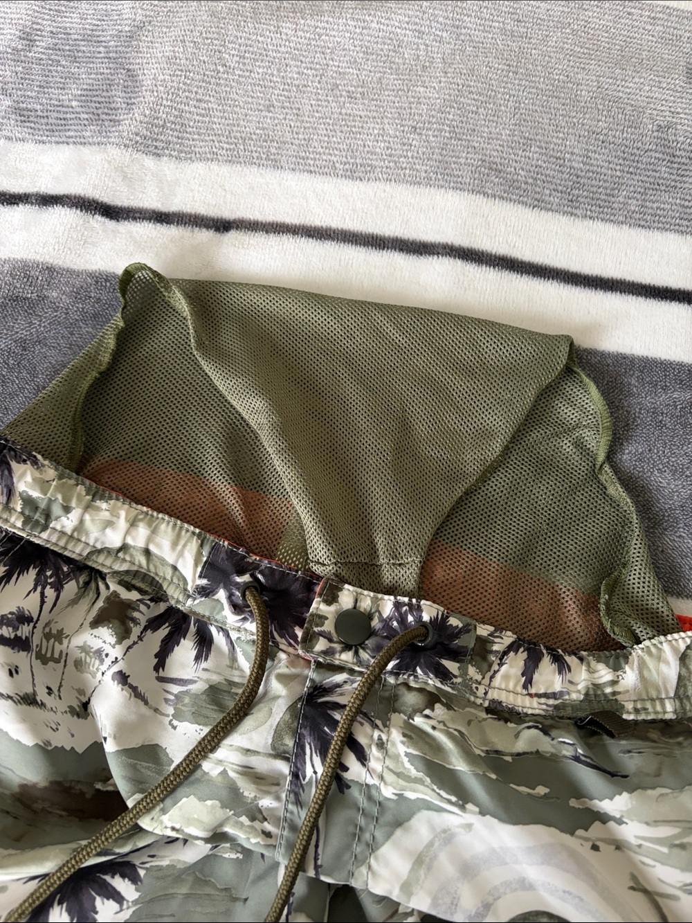 H&M Olive and Black Tropical Print Swim Shorts with Orange Waist Lining - Picture 4 of 4